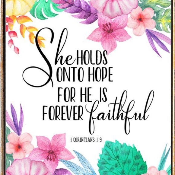 Meet your Posher! Amanda ⭐️ - Picture 3 of 3